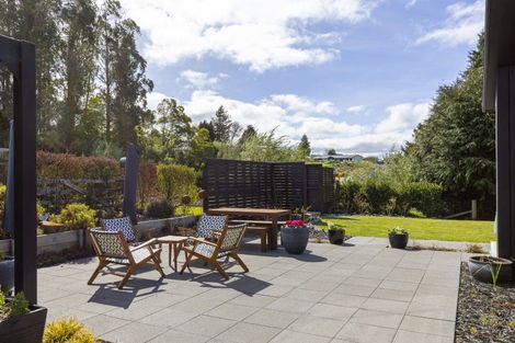 Photo of property in 2 Nga Tui Lane, Acacia Bay, Taupo, 3385