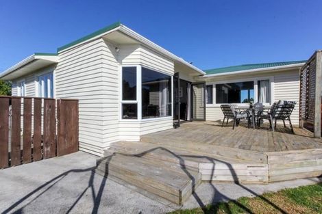 Photo of property in 15 York Crescent, Westown, New Plymouth, 4310