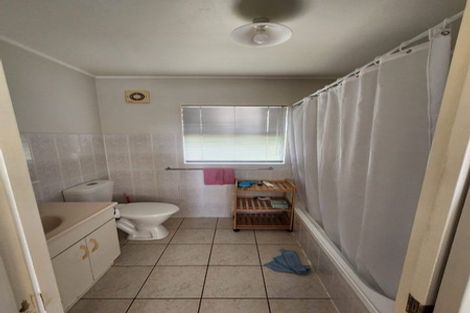 Photo of property in 2/12 Veagh Place, Highland Park, Auckland, 2010