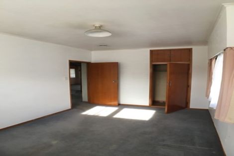 Photo of property in 38 Beaubank Road, Kelston, Auckland, 0602