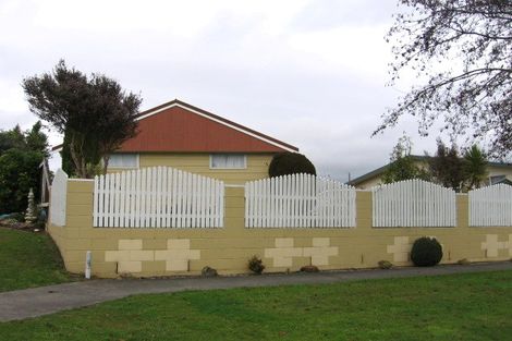 Photo of property in 72 Hillcrest Drive, Kelvin Grove, Palmerston North, 4414