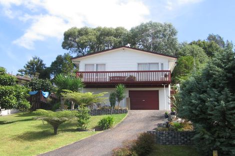 Photo of property in 62 Ayton Drive, Totara Vale, Auckland, 0629