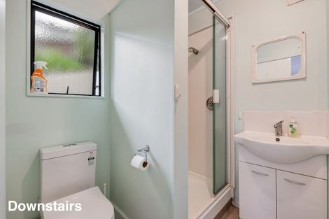 Photo of property in 32 Unsworth Drive, Unsworth Heights, Auckland, 0632
