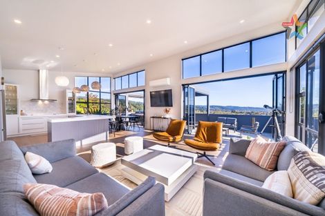 Photo of property in 22 Mount Marua Drive, Timberlea, Upper Hutt, 5018