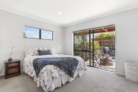 Photo of property in 15 Pinewood Grove, Botany Downs, Auckland, 2010