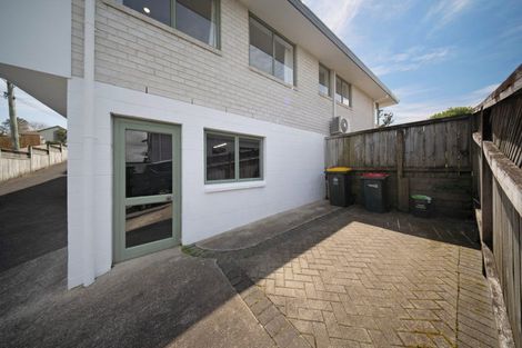 Photo of property in 2/12 Alexander Street, Cockle Bay, Auckland, 2014