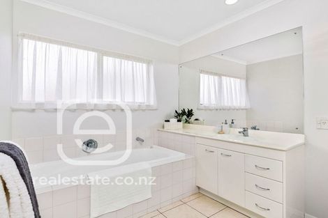 Photo of property in 2 Casabella Court, Northpark, Auckland, 2013