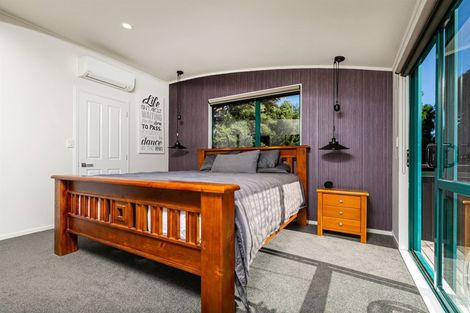 Photo of property in 112 Mountain Road, Henderson Valley, Auckland, 0612