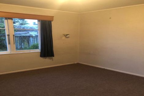 Photo of property in 47 Yeovil Road, Te Atatu Peninsula, Auckland, 0610