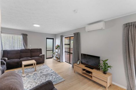 Photo of property in 27 Borich Road, Sunnyvale, Auckland, 0612