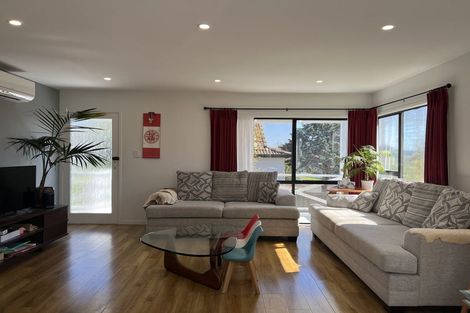 Photo of property in 40 Santiago Crescent, Unsworth Heights, Auckland, 0632