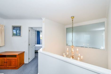 Photo of property in 11 Rosetti Rise, West Harbour, Auckland, 0618