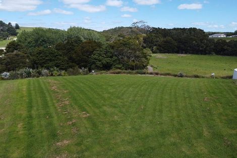 Photo of property in 17 Manaaki Circle, Paparoa, 0571