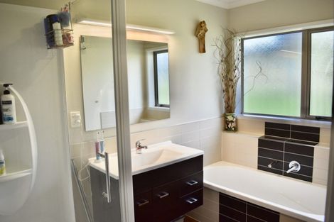 Photo of property in 126 Gear Road, Te Horo, Otaki, 5582