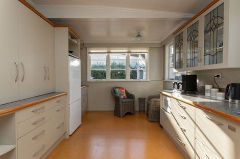 Photo of property in 24 Chamberlain Street, Dannevirke, 4930