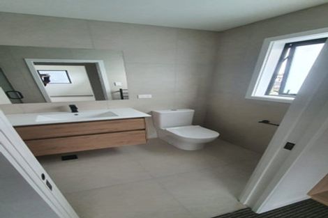 Photo of property in 15b Speedy Crescent, Hillcrest, Auckland, 0627