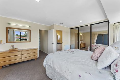 Photo of property in 37 Pigeon Mountain Road, Half Moon Bay, Auckland, 2012