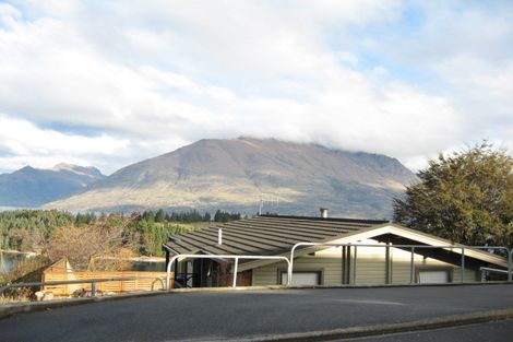 Photo of property in 11 Earnslaw Terrace, Queenstown, 9300