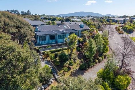 Photo of property in 14 Ferndale Drive, Waikanae, 5036