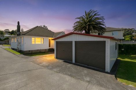 Photo of property in 12 Bracken Road, Newlands, Wellington, 6037