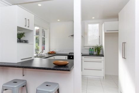 Photo of property in 22 Bulteel Street, New Plymouth, 4310