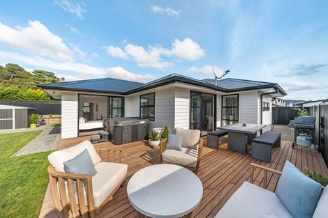 Photo of property in 117 Mawai Hakona Drive, Wallaceville, Upper Hutt, 5018