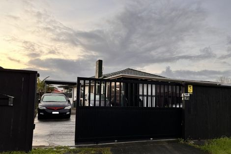 Photo of property in 17 Comet Crescent, Mangere, Auckland, 2022