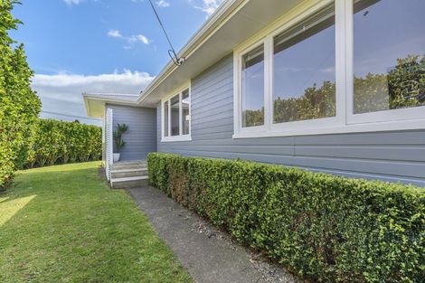 Photo of property in 215 Mangorei Road, Merrilands, New Plymouth, 4312