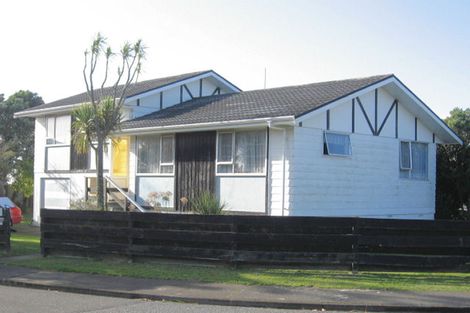 Photo of property in 2 Crown Hill, Titahi Bay, Porirua, 5022