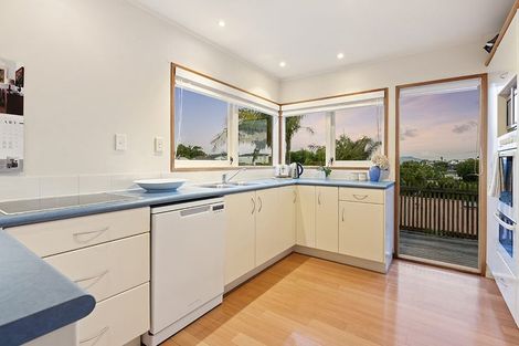 Photo of property in 13 Prestige Place, Castor Bay, Auckland, 0620