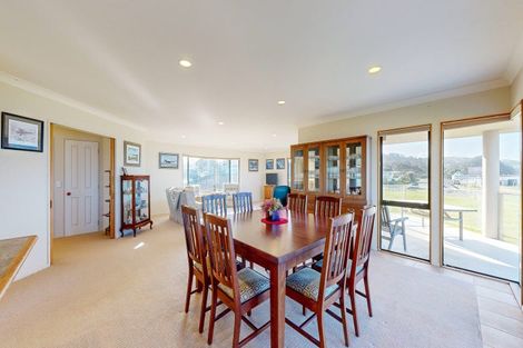 Photo of property in 5 Kon Tiki Road, Whiritoa, Whangamata, 3691