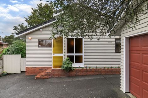 Photo of property in 2/5 Wernham Place, Northcote, Auckland, 0626