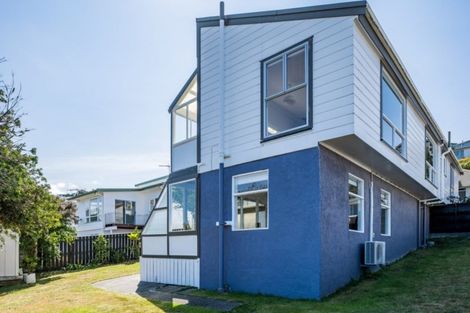 Photo of property in 16 Witham Street, Island Bay, Wellington, 6023