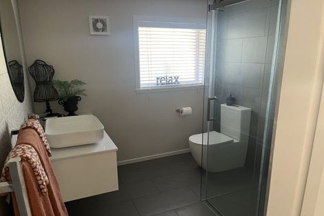 Photo of property in 5 Tudward Glade, Hillcrest, Auckland, 0627