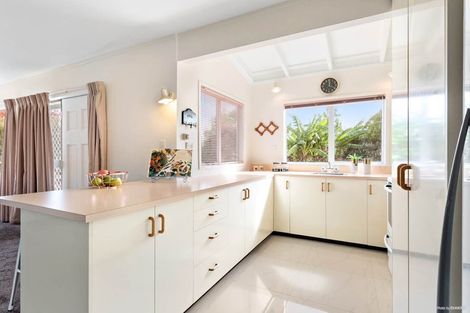 Photo of property in 2/12 Taynith Place, Glenfield, Auckland, 0629