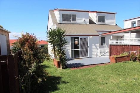 Photo of property in 2/10 Rewa Street, New Lynn, Auckland, 0600