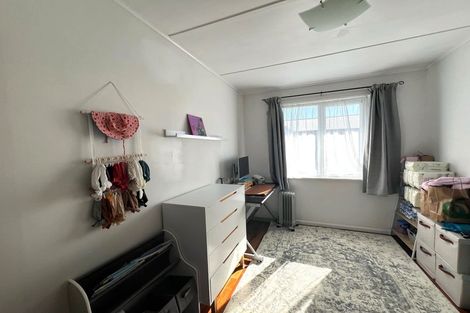 Photo of property in 22 Kenmore Street, Newlands, Wellington, 6037