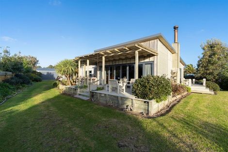 Photo of property in 28 Kent Avenue, Waitarere Beach, Levin, 5510