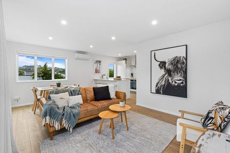 Photo of property in 82 Rosario Crescent, Red Beach, 0932