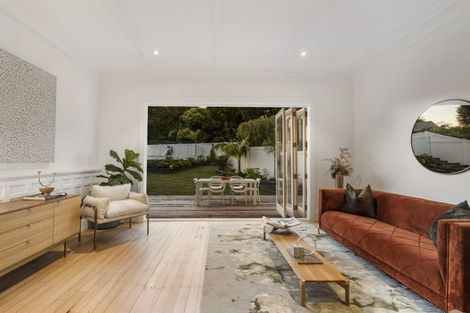 Photo of property in 16 Hinemoa Terrace, Birkenhead, Auckland, 0626