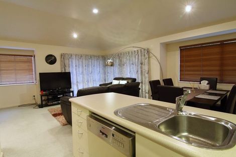 Photo of property in 2/51 Archers Road, Hillcrest, Auckland, 0629