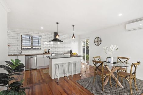 Photo of property in 5 Keats Place, Blockhouse Bay, Auckland, 0600