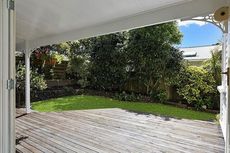 Photo of property in 9 Newcombe Crescent, Karori, Wellington, 6012