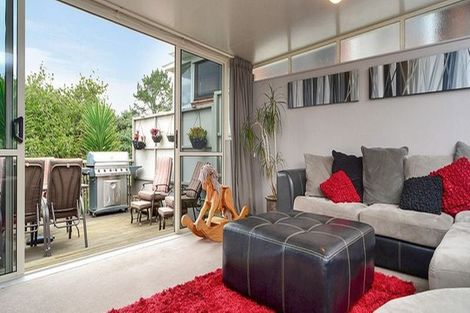 Photo of property in 25 Lynbrooke Avenue, Blockhouse Bay, Auckland, 0600