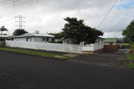 Photo of property in 1/61 Beaubank Road, Kelston, Auckland, 0602