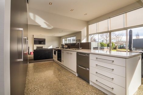 Photo of property in 43 Anne Street, Winton, 9720