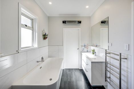 Photo of property in 91 Puketapu Road, Taradale, Napier, 4112