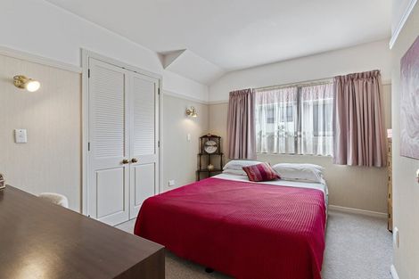 Photo of property in 8 Landsberg Way, Windsor Park, Auckland, 0632