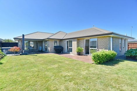 Photo of property in 7 Walnut Way, Rangiora, 7400
