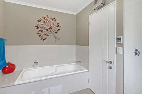 Photo of property in 32 Sylvia Street, Parklands, Christchurch, 8083